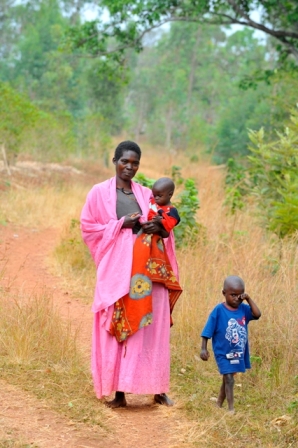 2010-04-06-BURUNDI_MOTHER_BOYS.JPG