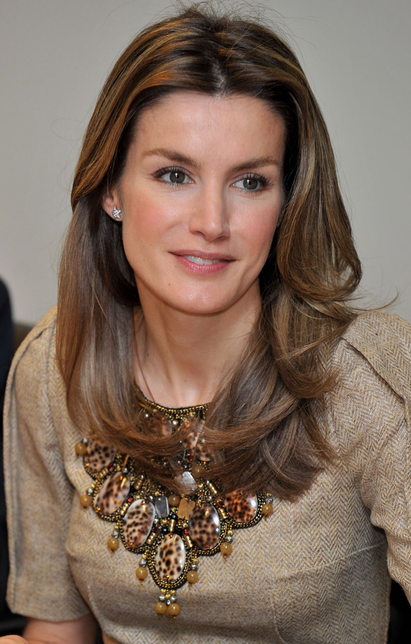 Princess Letizia's Lavish Neckline: Love It Or Leave It? (PHOTOS, POLL ...