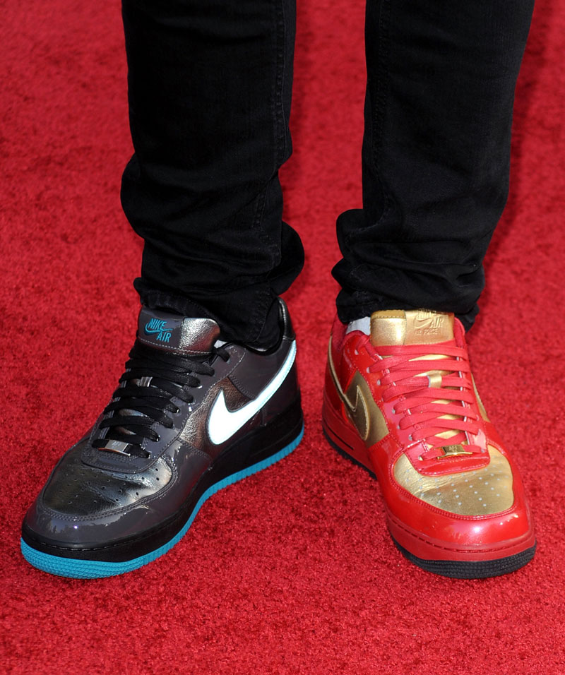 Justin Theroux Sneakers: Actor Attends 