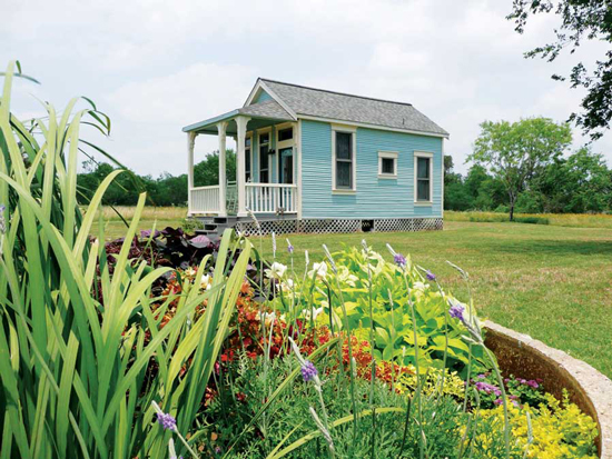 2010-07-07-NHMJ10tinyhouseexterior.jpg