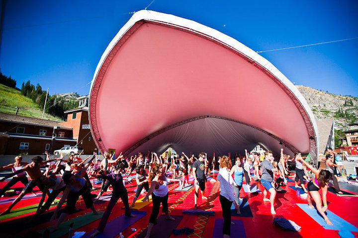 2010-08-06-outsideyoga.jpg