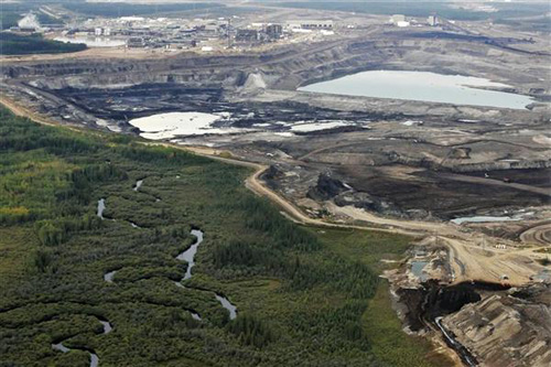 2010-08-27-tar_sands-open_pit.jpg