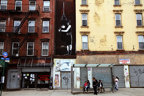 2010-09-05-brooklynstreetartdolkHuffingtonbeckifullerweb.jpg