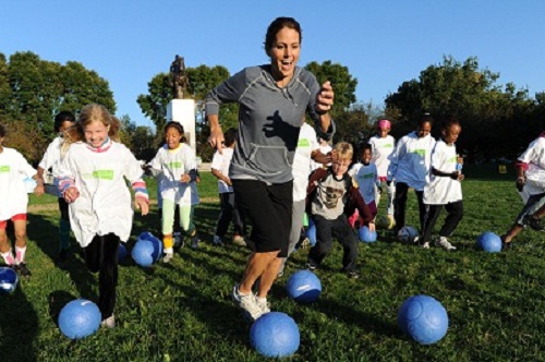 2010-09-30-Julie.Foudy.AYSO751.kids.small.jpg