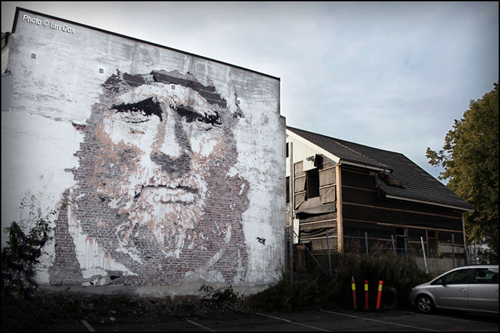 2010-10-01-brooklynstreetart8419800Nuart2010Vhils_PhotoIanCoxweb.jpg