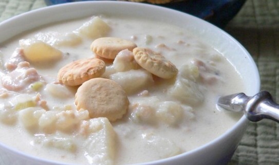 2010-10-08-Clam_Chowder_cropped.jpg