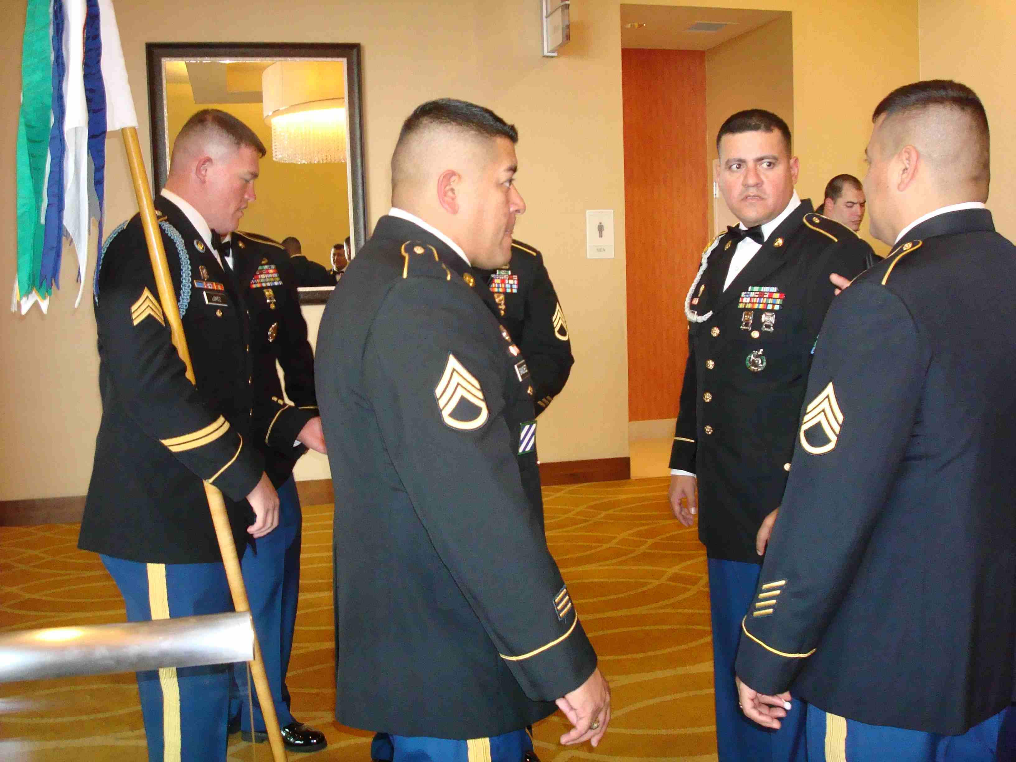 2010-11-30-GrandHyattArmyRecruiters2.jpg