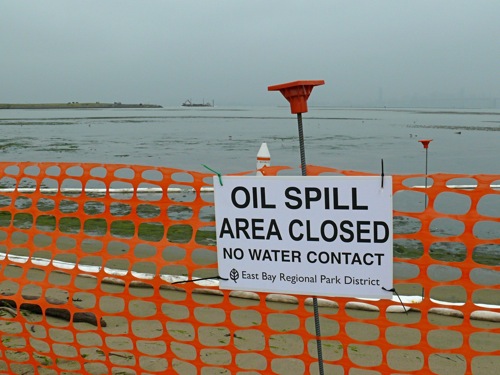 2010-12-01-oilspillsign500.jpg