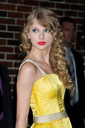 2010-12-21-TSwift.jpg