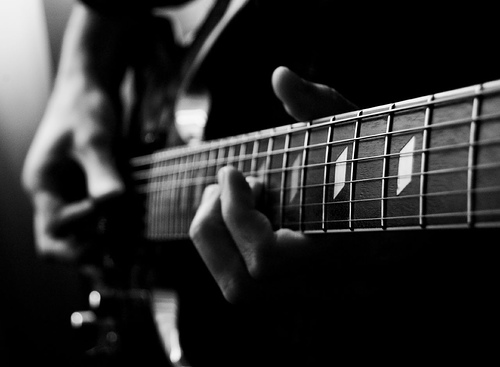 2011-01-14-guyguitarbw.jpg