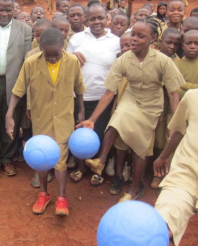 2011-01-20-Cameroun.kids.kicking.small.jpg