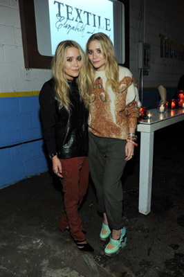 paulina on X: Mary Kate Olsen with her beat-up Kelly is a vibe