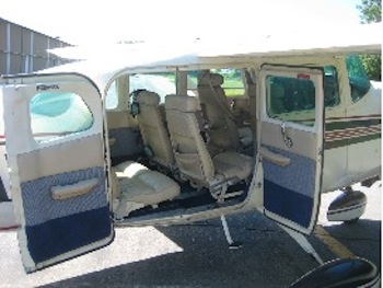 2011-03-16-Cessna206Interior.jpg