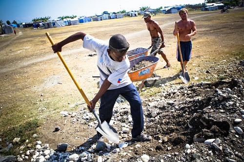 2011-04-11-DiggingLeoganeHaitiAllHands.jpg