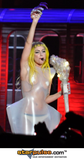 2011-04-15-LadyGaGaJSH000961.jpg