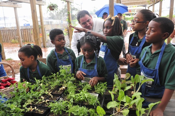 2011-05-17-miniminiEmeril_Edible_Schoolyard_085.JPG