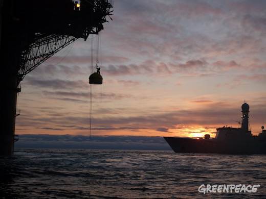 2011-06-04-greenpeacearcticoilrig.jpg