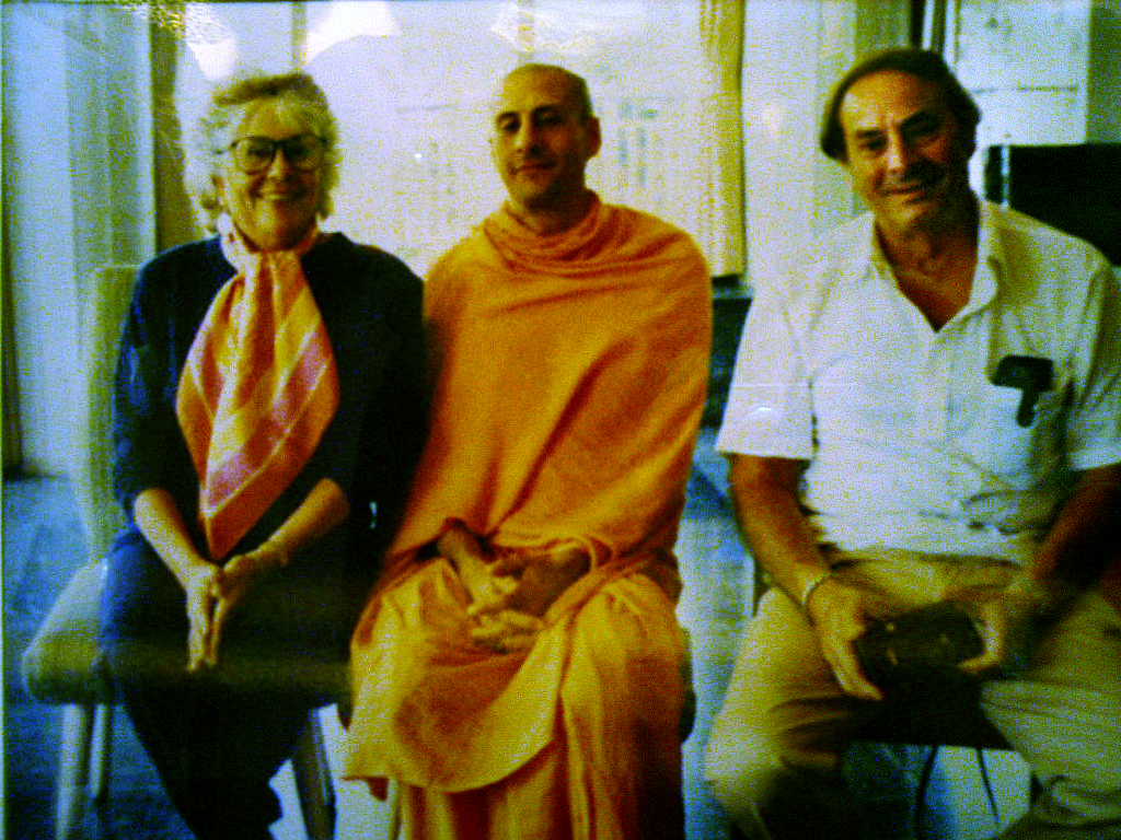 2011-06-19-radhanathswamiparents.jpg