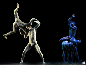 2011-07-31-Pilobolus_Korokoro_Photo_by_Sara_Davis_A.jpg