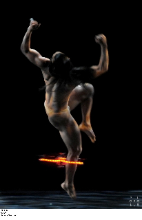 2011-07-31-Pilobolus_Seraph_photo_by_Sara_Davis_A.jpg