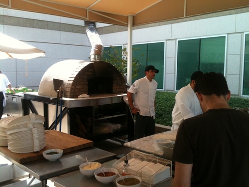 2011-09-27-OutsidePizzaBar.JPG