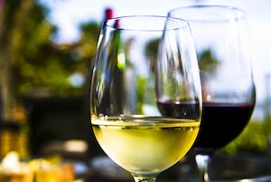 2011-10-13-WhiteWineRedWine.jpg