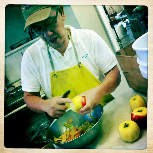 2011-12-08-RossoDishwasherAppleDuty.JPG