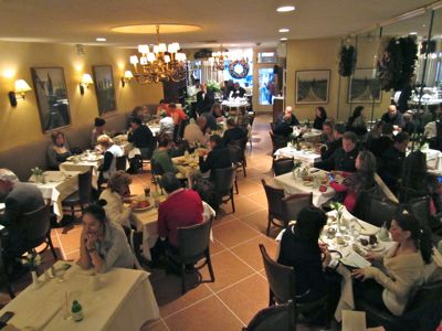 2011-12-13-diningroom1.jpg