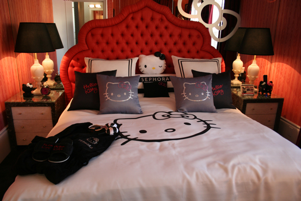 Hello Kittys Lavish Hotel Suite In Beverly Hills Huffpost Life 