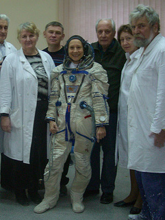 2011-12-28-Estherspacesuit2.jpg