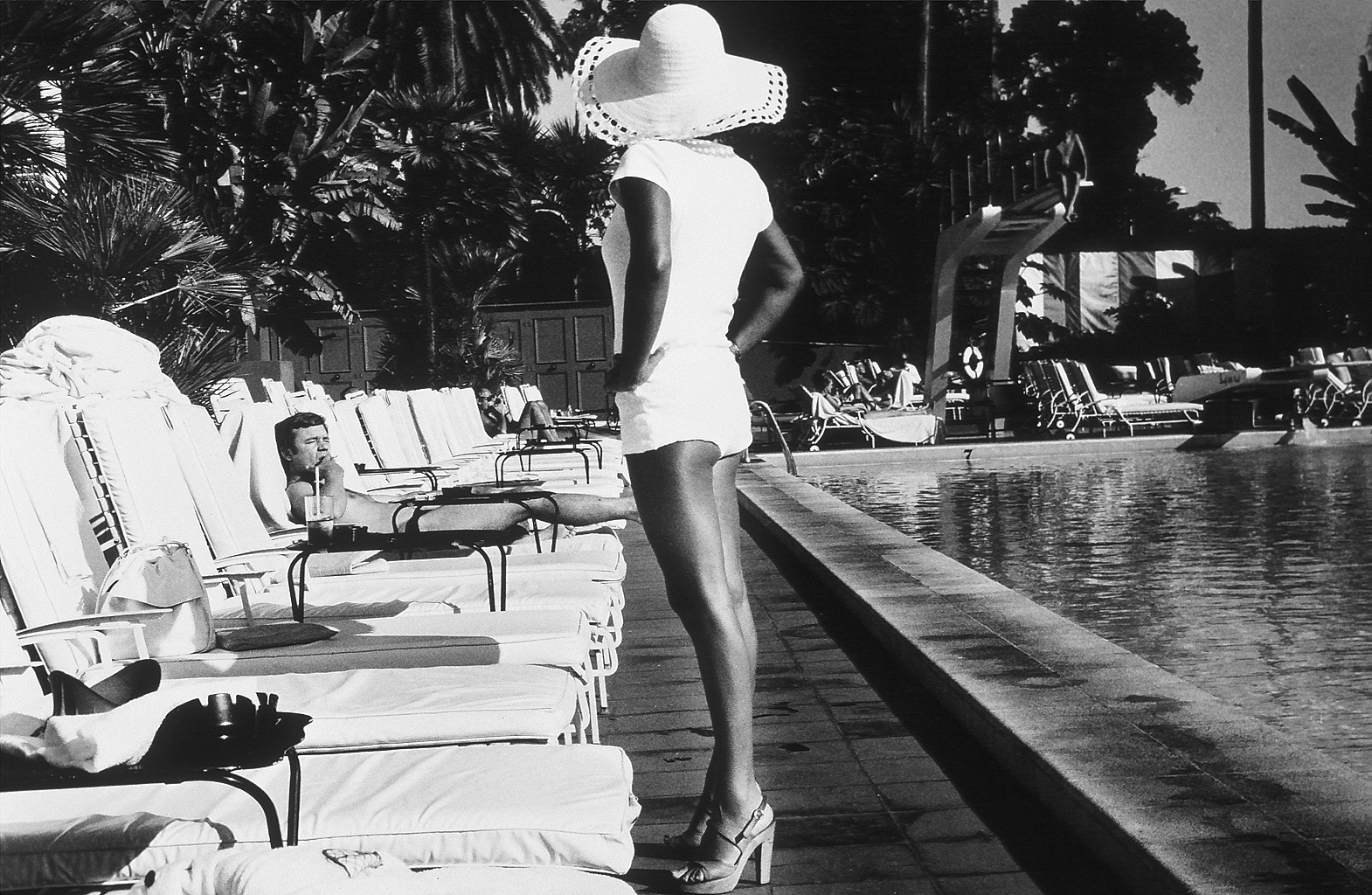 2012-01-09-WomanbythePool_AnthonyFriedkin_BeverlyHillsHotel1975.jpg