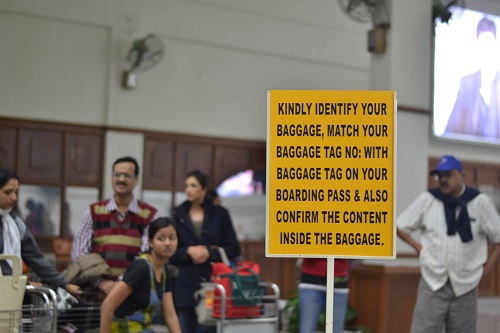 2012-01-19-BaggageBeltSignatIndianAirport.JPG