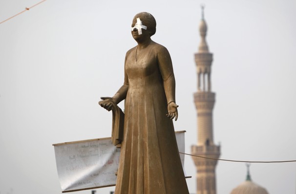 2012-02-02-UmmKulthumstatue.jpg