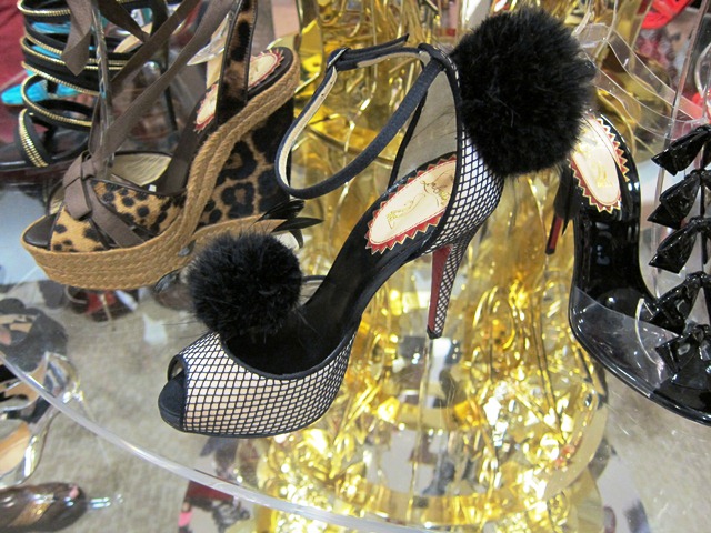 omhyggeligt sløjfe Badeværelse Sole Sisters Turn Out for His Majesty Christian Louboutin | HuffPost Miami
