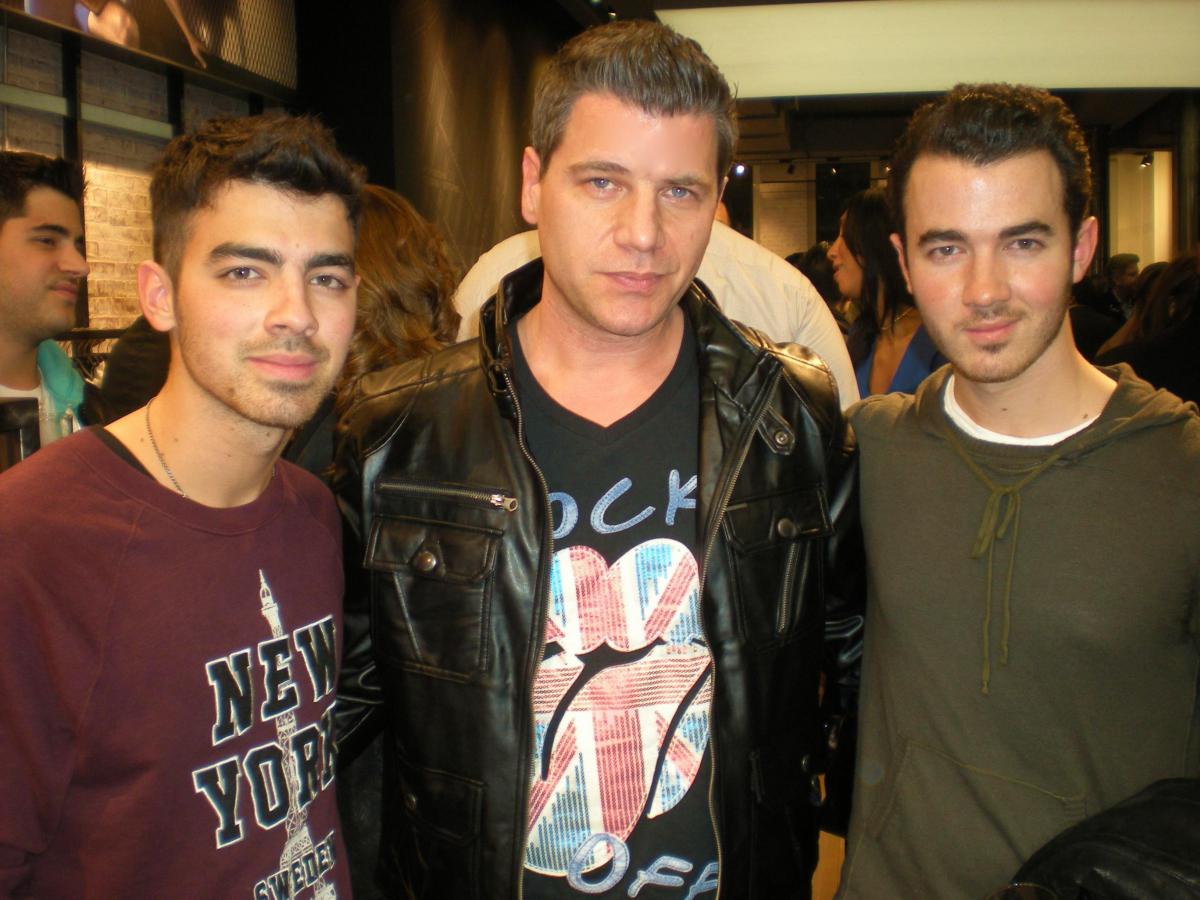 2012-02-23-JonasbrosandTomMurrouse.jpg