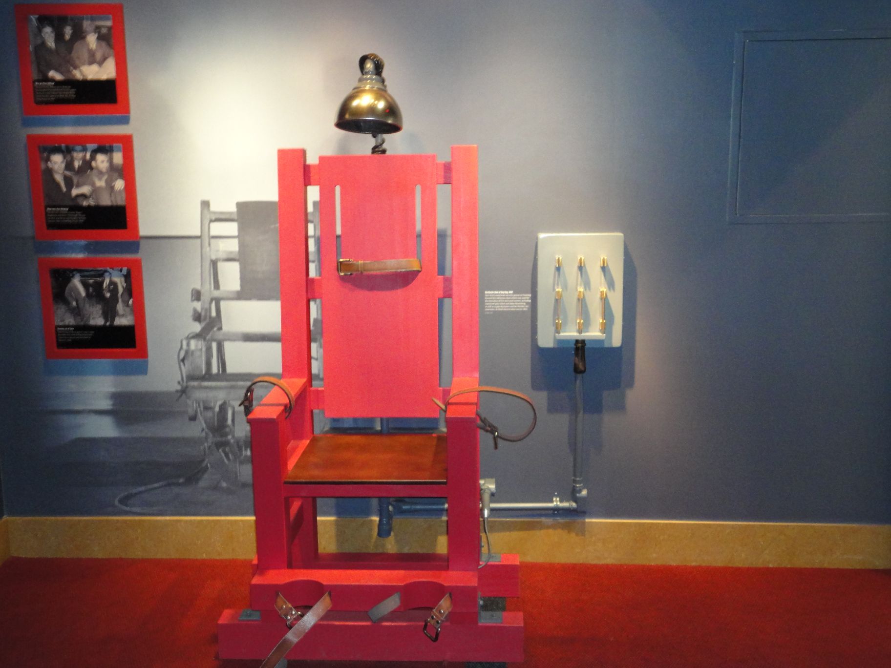 2012-02-23-MobMuseumElectricChair.jpg