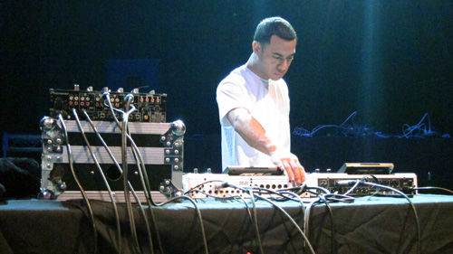 2012-03-05-araabmuzik_huffpost.jpg