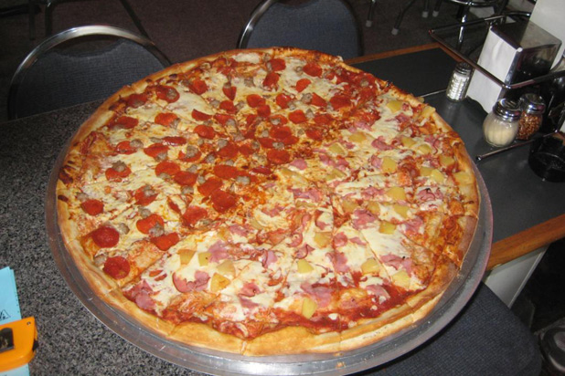 2012-03-16-8familyFamilyPizzeria.jpg