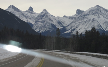 2012-03-24-Icefieldshighwayfromcar.png