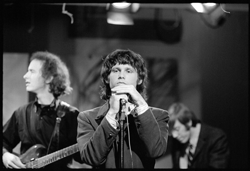 2012-03-28-linda_mccartney_jim_morrison_robby_krieger_ray_manzarek_nyc_1967.jpg