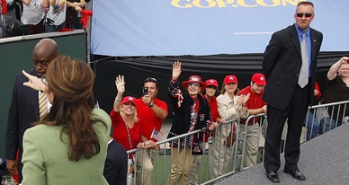 2012-04-22-120420_palin_secret_service_ap_605.jpg