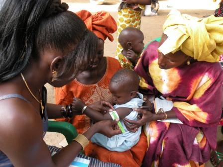 2012-05-14-Senegal_Baby_Mom_losres.jpg