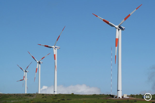 2012-05-20-windturbinescckellyriggtcktcktck.jpg