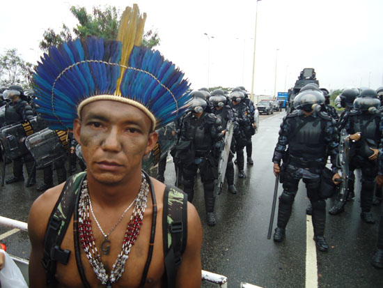 2012-06-27-INDIGENOUSPROTESTERANDARMEDBRAZILIANPOLICE.JPG