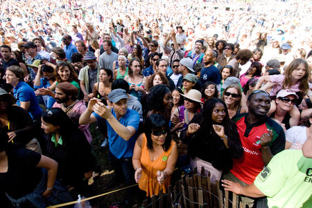 2012-06-27-stern.crowd.jpg