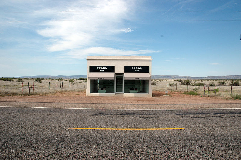 2012-07-02-Marfa_Diaries-800pxElmgreen__Dragset__Prada_Marfa__Head_on.jpg