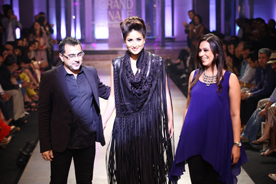 2012-08-13-550PNKareenaKapoor.jpg