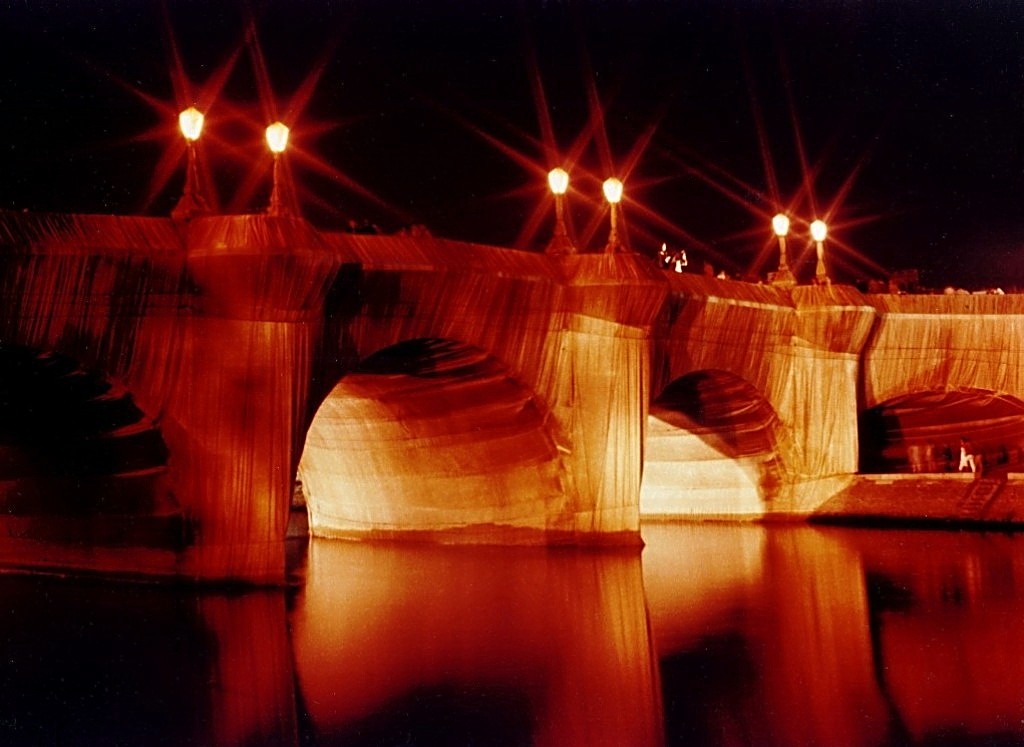 2012-08-13-Pont_Neuf_emball_par_Christo_1985_wikimedia.jpg