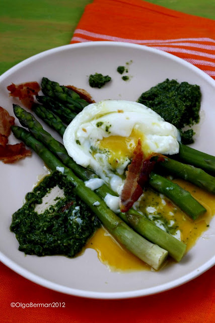 2012-09-18-asparaguswithpoachedeggssorrelpestoandbacon.myversionofgreeneggsandham5.jpg