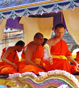 2012-09-19-057BangkokParadeCelebratingBuddhasEnlightenment713x8003713x800267x300.jpg